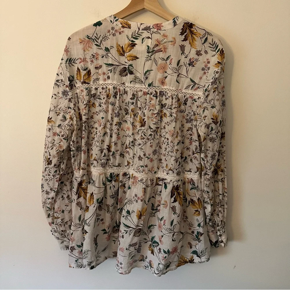 ⭐️ Anthropologie Floral Blouse in Cream and Multicolor - Picture 7 of 8